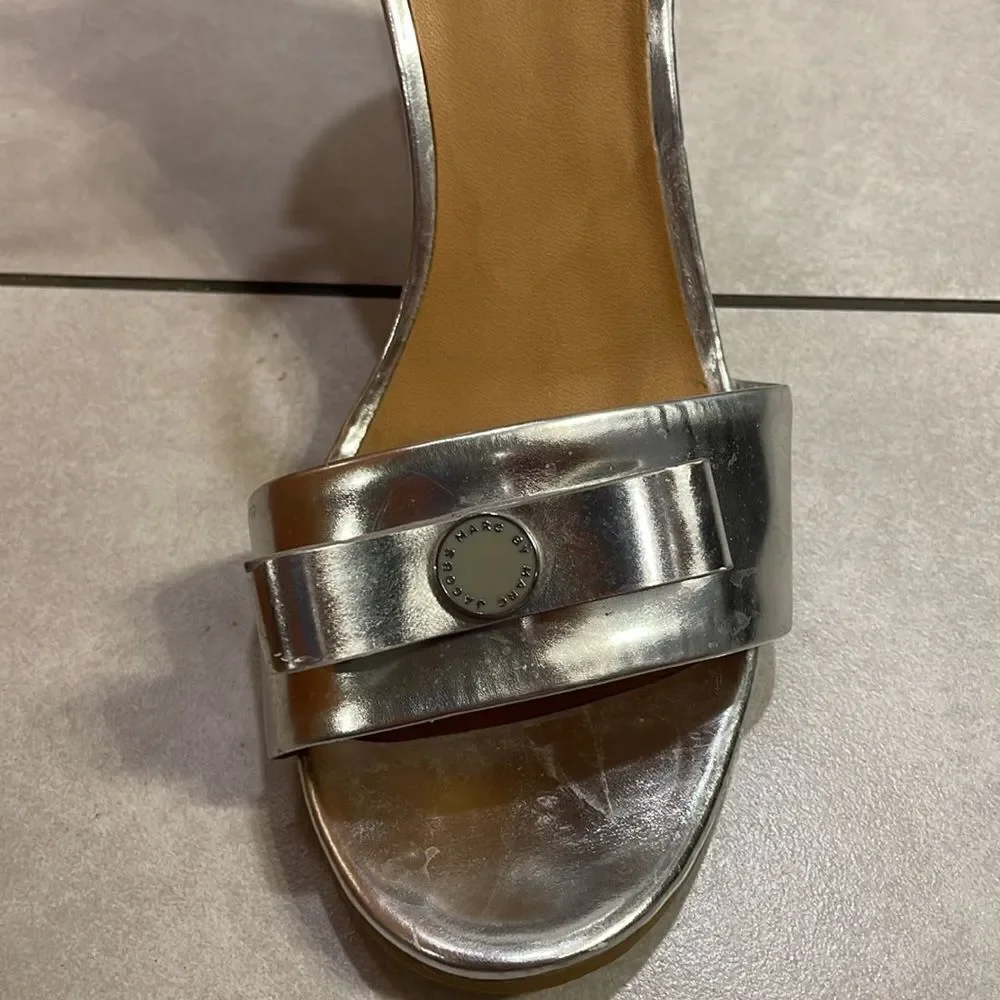 𝅺marc Jacobs woman’s silver cork left wedge